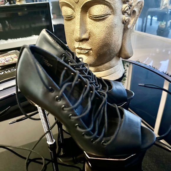 Excellent condition, black high heels - Picture 6 of 8